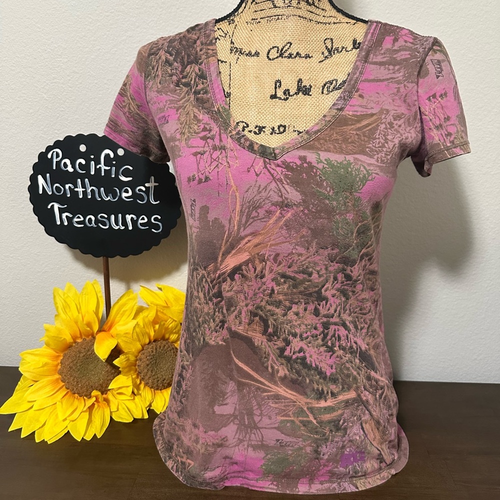 REALTREE OUTFITTERS Pink and Brown Women's V-Neck short sleeved CAMO Top